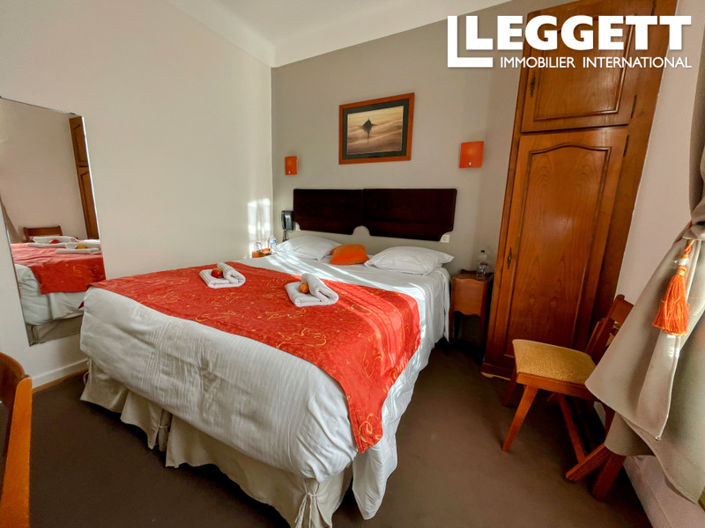 Image No.8-8 Bed Commercial for sale