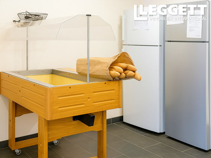 Image No.7-3 Bed Commercial for sale