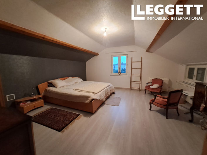 Image No.7-5 Bed House for sale