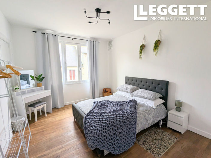 Image No.6-5 Bed House for sale