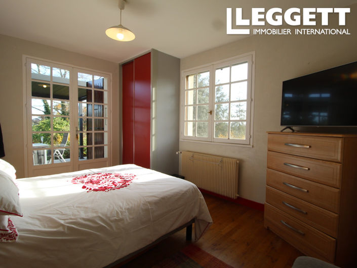 Image No.8-5 Bed House for sale