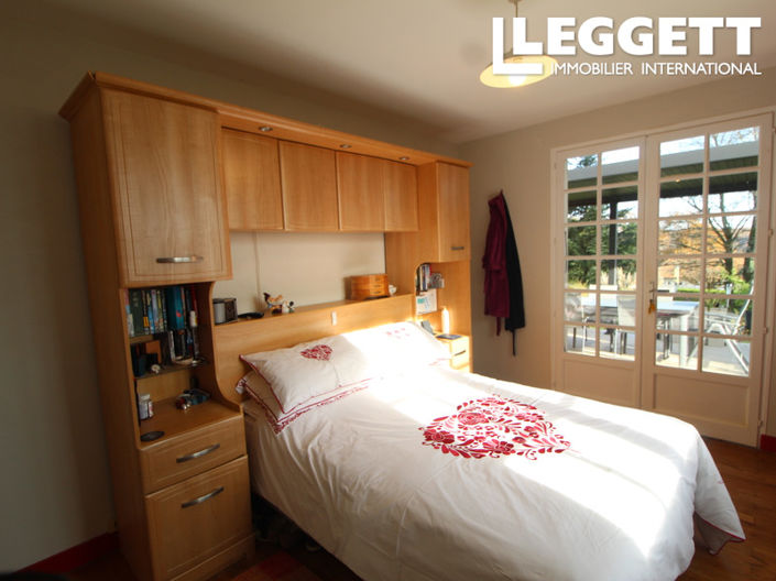 Image No.9-5 Bed House for sale