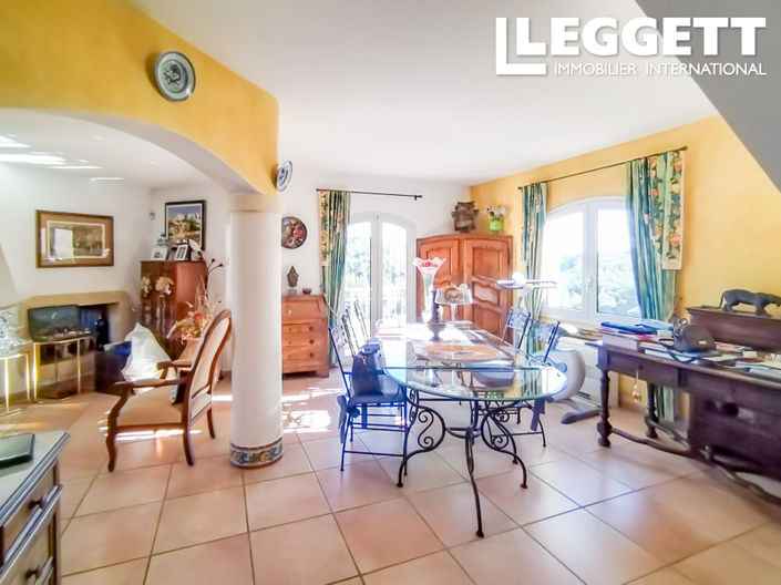 Image No.10-4 Bed House for sale