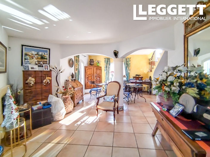 Image No.8-4 Bed House for sale