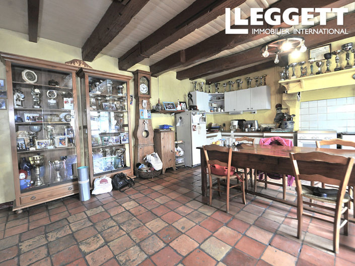 Image No.8-6 Bed House for sale