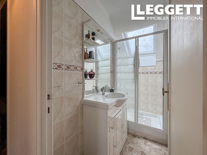 Image No.6-5 Bed House for sale