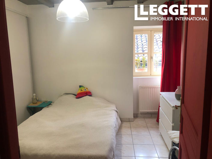 Image No.8-5 Bed Commercial for sale