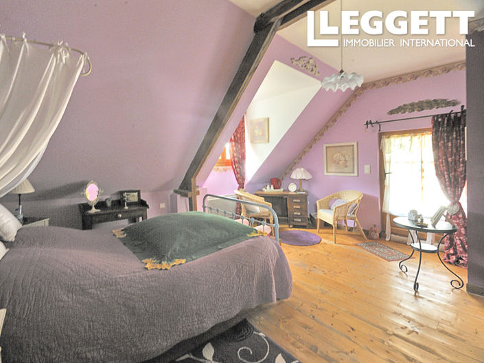 Image No.8-12 Bed House for sale