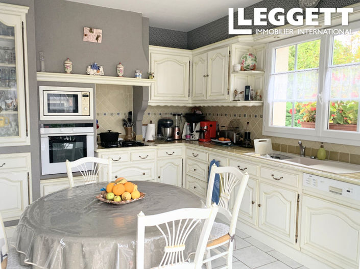 Image No.2-4 Bed House for sale