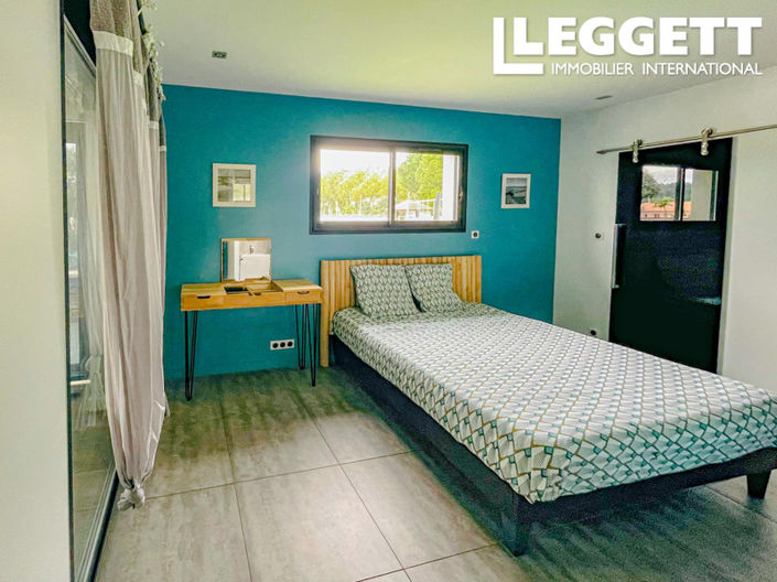 Image No.8-4 Bed House for sale