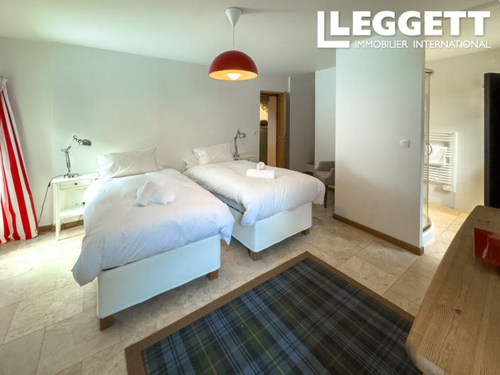 Image No.9-5 Bed House for sale