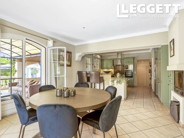 Image No.3-5 Bed House for sale