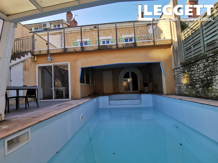 Image No.1-8 Bed House for sale