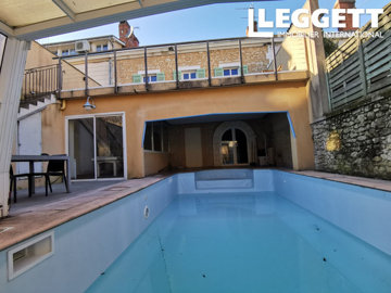 8 Bed House for sale