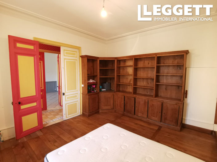 Image No.6-8 Bed House for sale