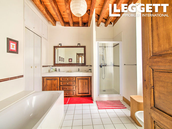 Image No.10-7 Bed House for sale