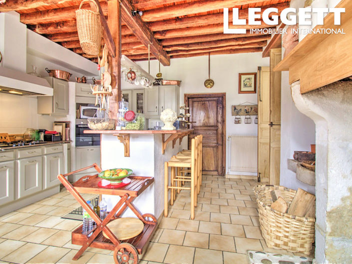 Image No.7-7 Bed House for sale