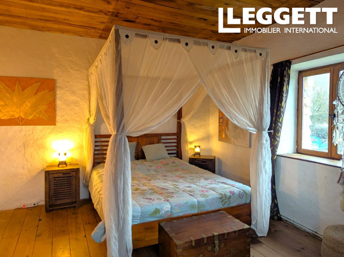 Image No.6-4 Bed House for sale