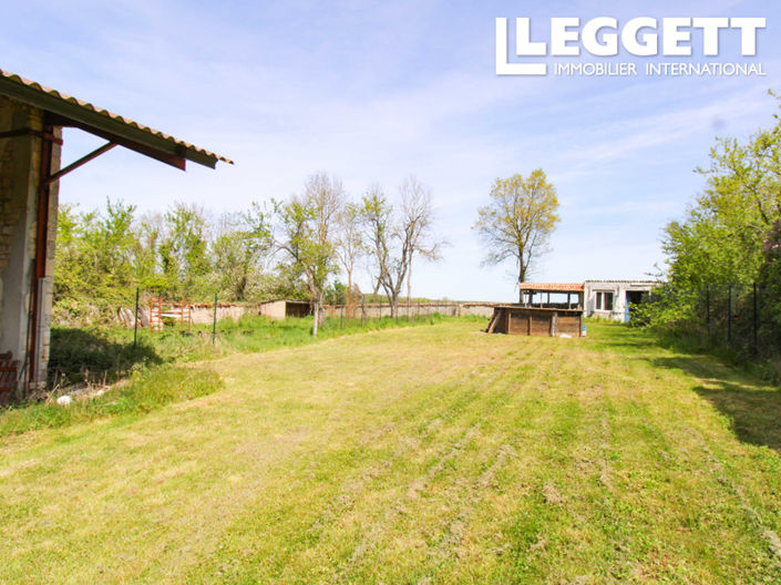 Image No.8-6 Bed House for sale