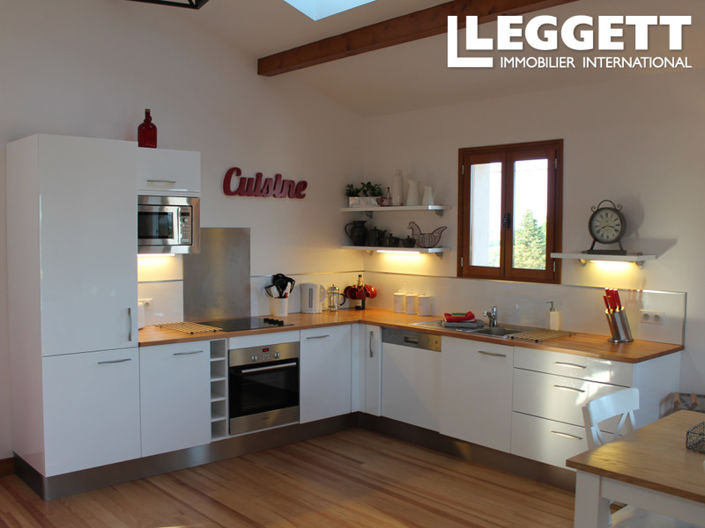 Image No.8-6 Bed Commercial for sale