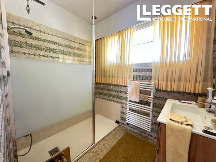 Image No.9-5 Bed House for sale