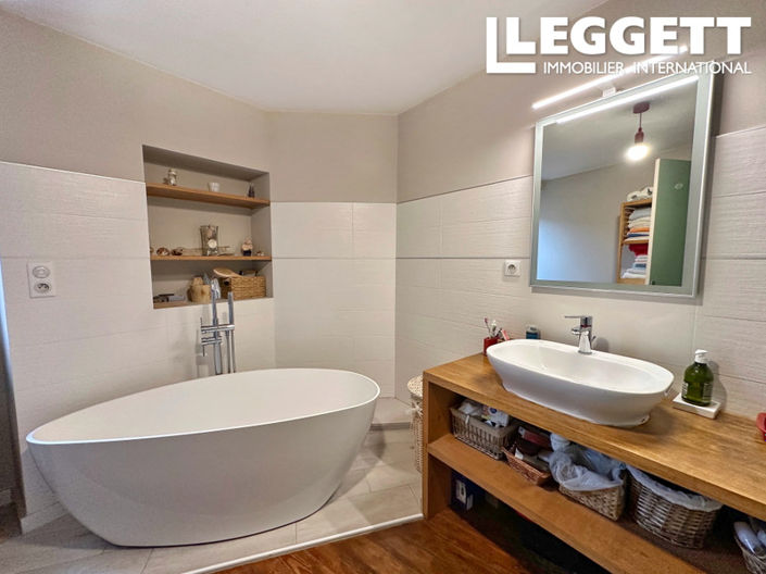 Image No.6-3 Bed House for sale