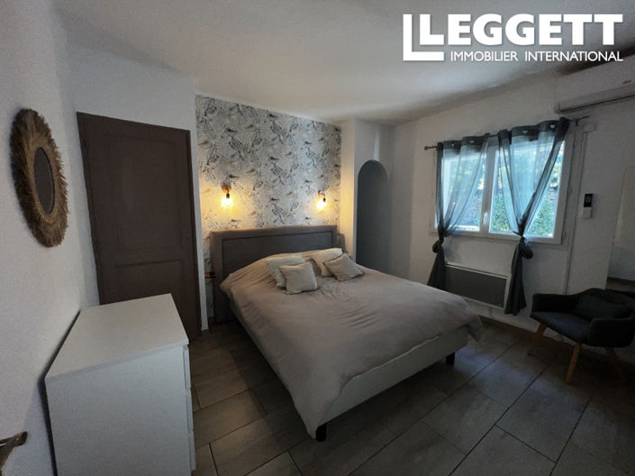 Image No.6-5 Bed House for sale