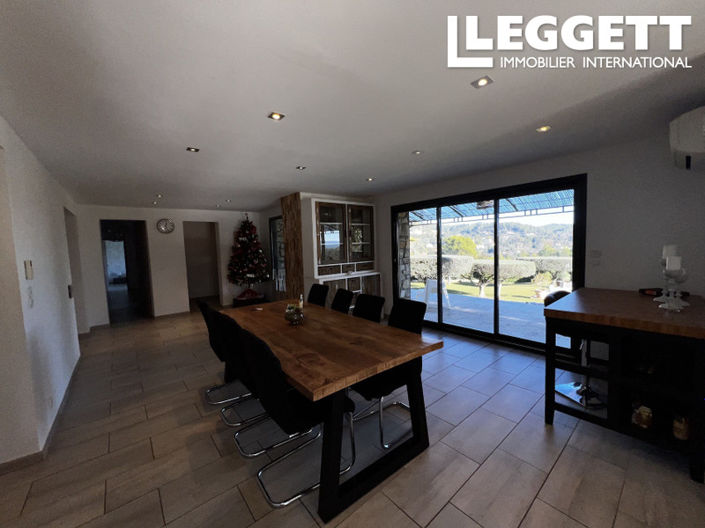 Image No.7-5 Bed House for sale