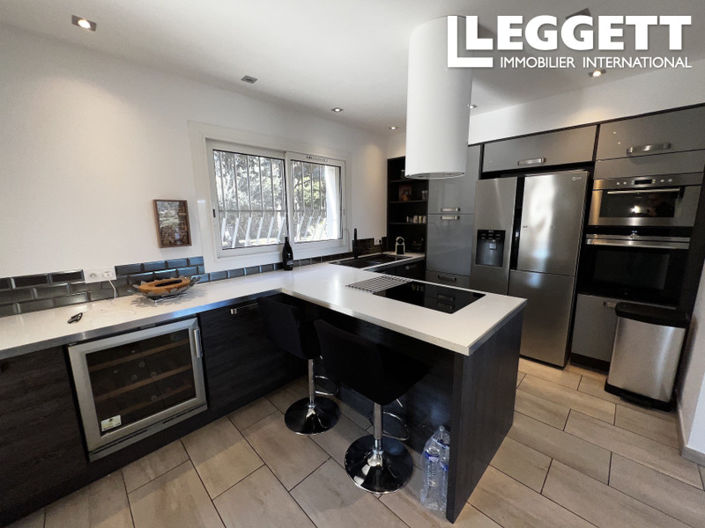 Image No.9-5 Bed House for sale