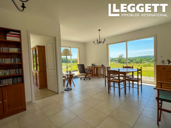 Image No.5-2 Bed House for sale