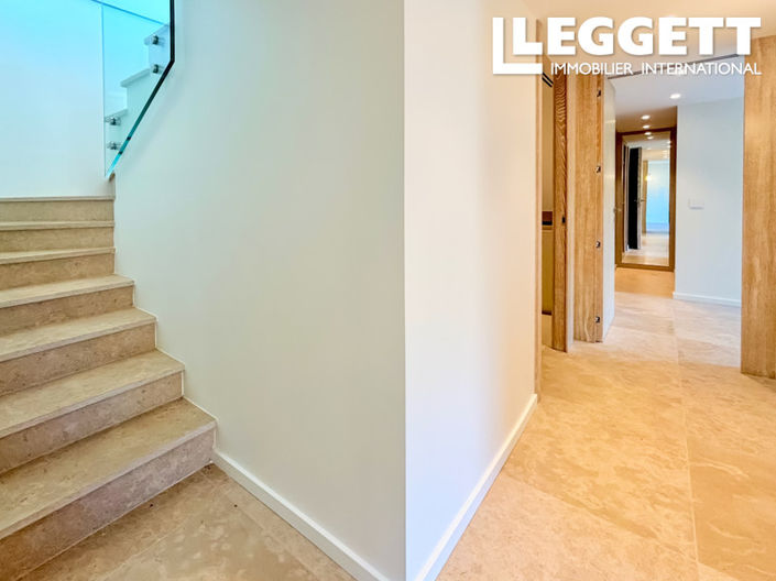 Image No.10-3 Bed House for sale