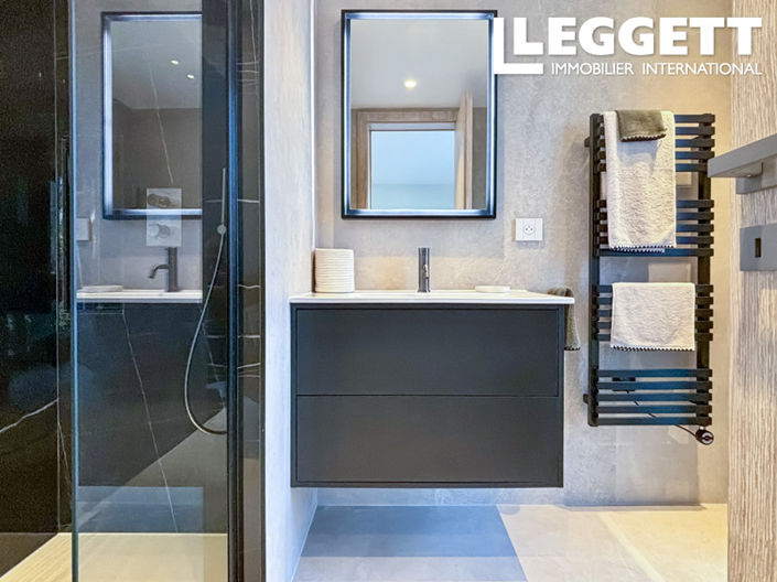 Image No.9-3 Bed House for sale