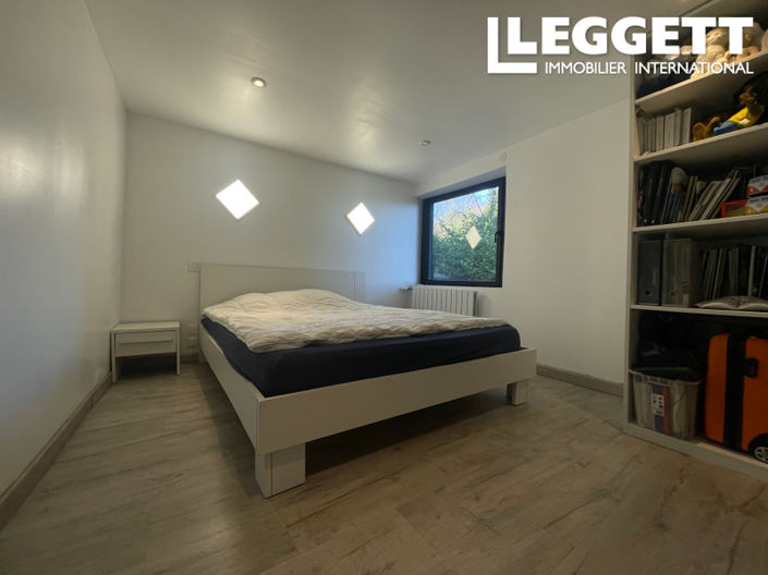 Image No.10-2 Bed House for sale