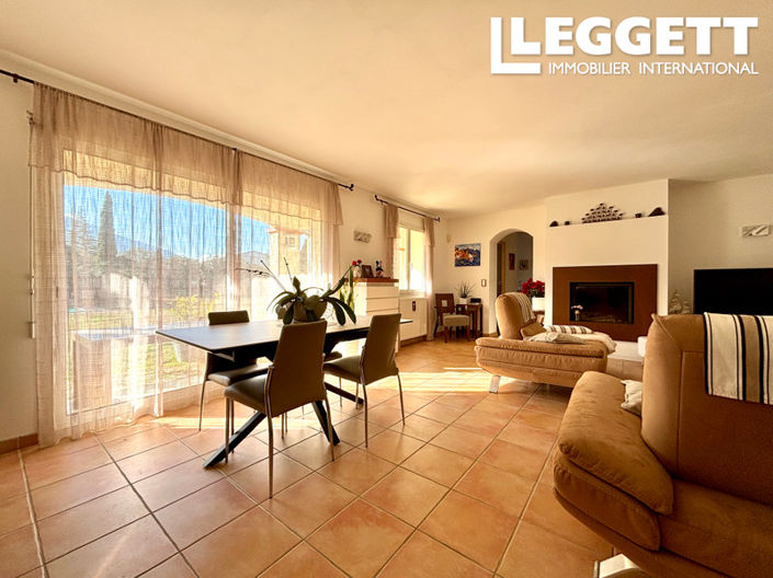 Image No.2-4 Bed House for sale