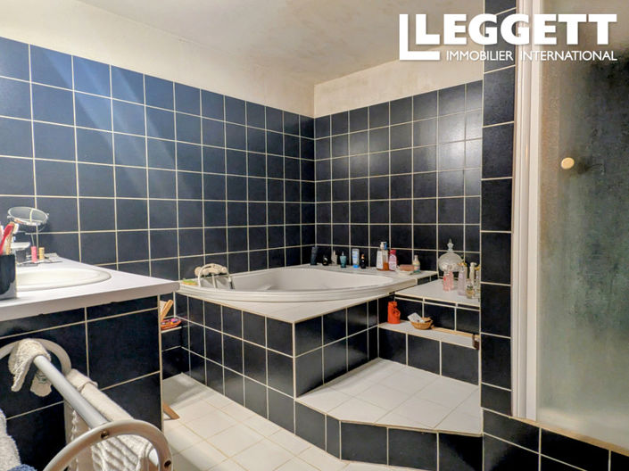 Image No.8-3 Bed House for sale