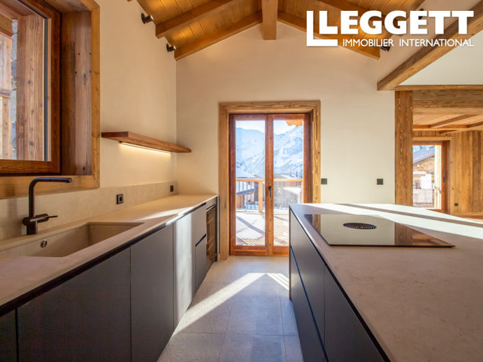 Image No.8-5 Bed House for sale