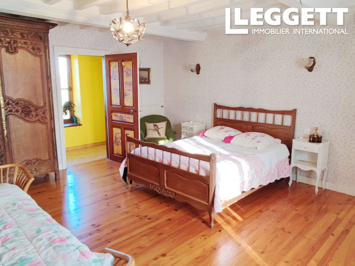 Image No.7-7 Bed House for sale