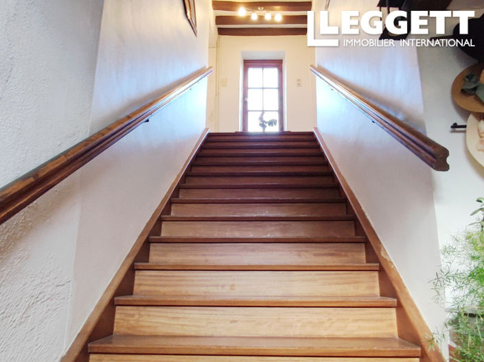 Image No.8-7 Bed House for sale