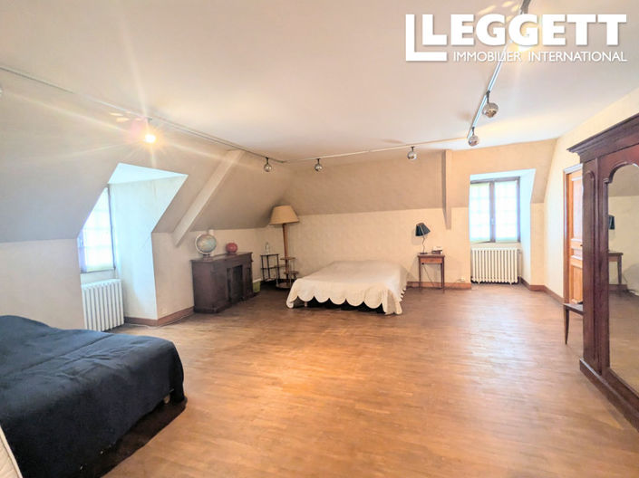 Image No.8-6 Bed House for sale