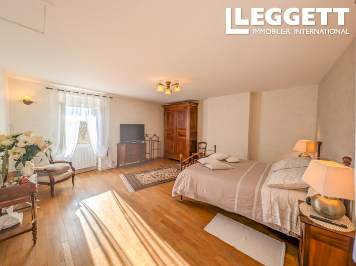 Image No.6-5 Bed House for sale