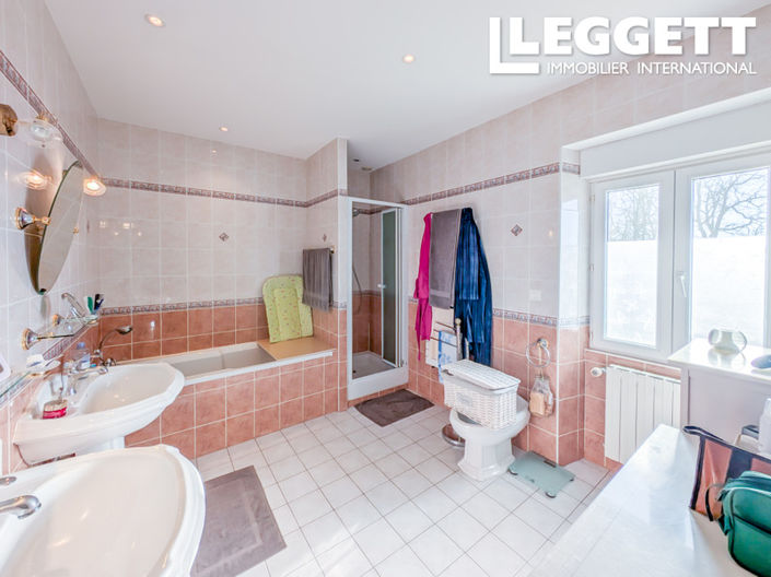 Image No.7-5 Bed House for sale