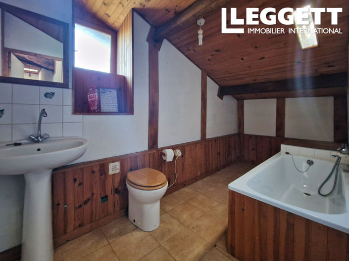 Image No.10-3 Bed House for sale