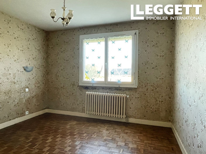 Image No.6-5 Bed House for sale