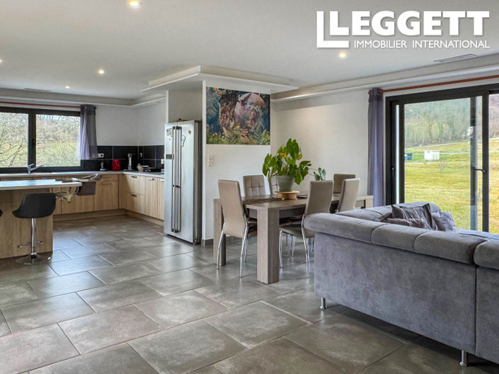 Image No.6-4 Bed House for sale