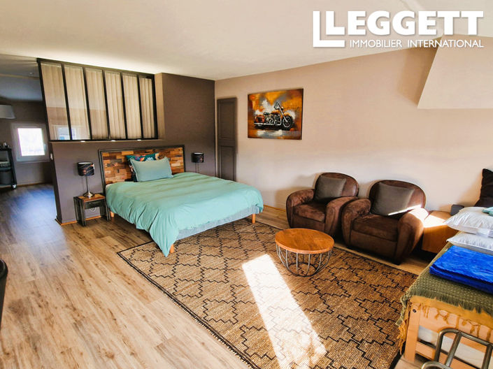 Image No.2-6 Bed House for sale