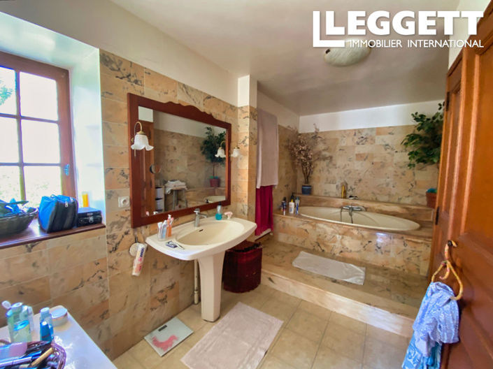 Image No.10-5 Bed House for sale