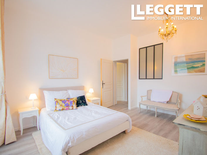 Image No.7-7 Bed House for sale