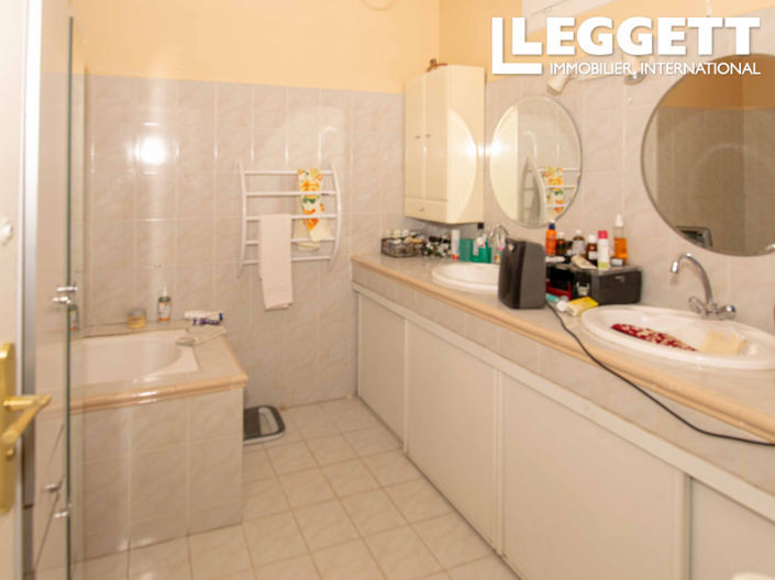 Image No.8-5 Bed House for sale