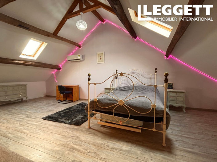 Image No.8-6 Bed House for sale