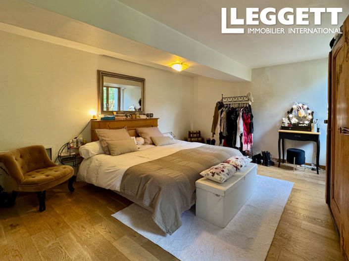 Image No.6-5 Bed House for sale